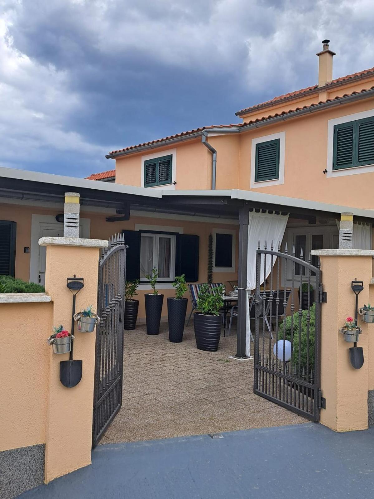 Apartments Andela Skradin Exterior photo